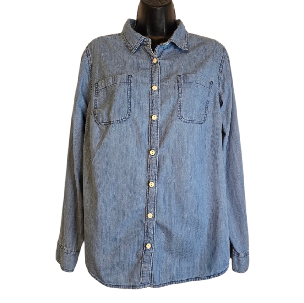 St. John's Bay Light Blue Denim  Buttin Down Shirt Classic Layering Piece Size L